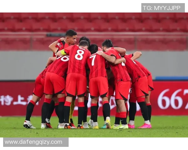 足球明星们在场内外的精彩表现与慈善活动的多重角色解析